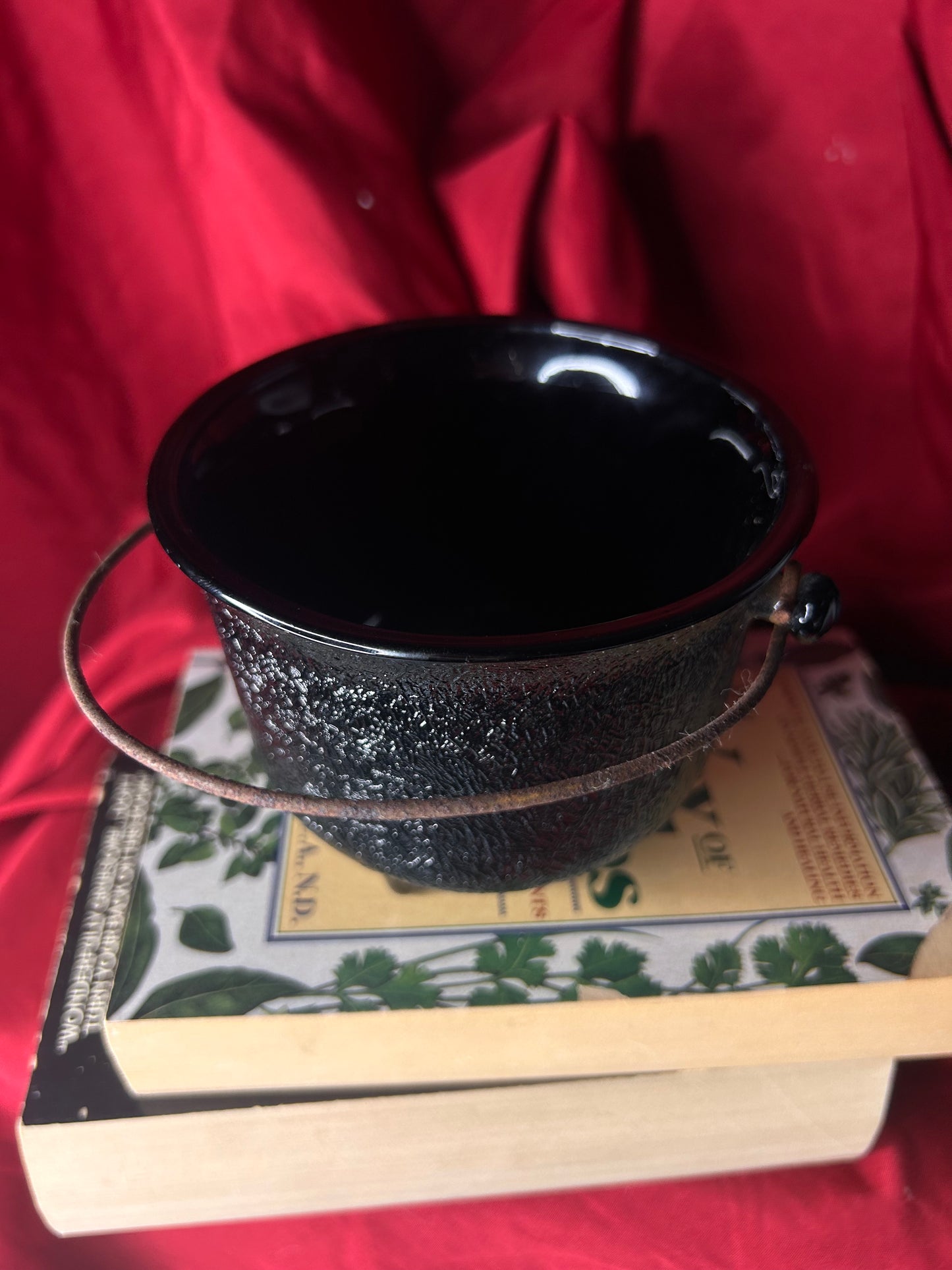 Black Amethyst Cauldron
