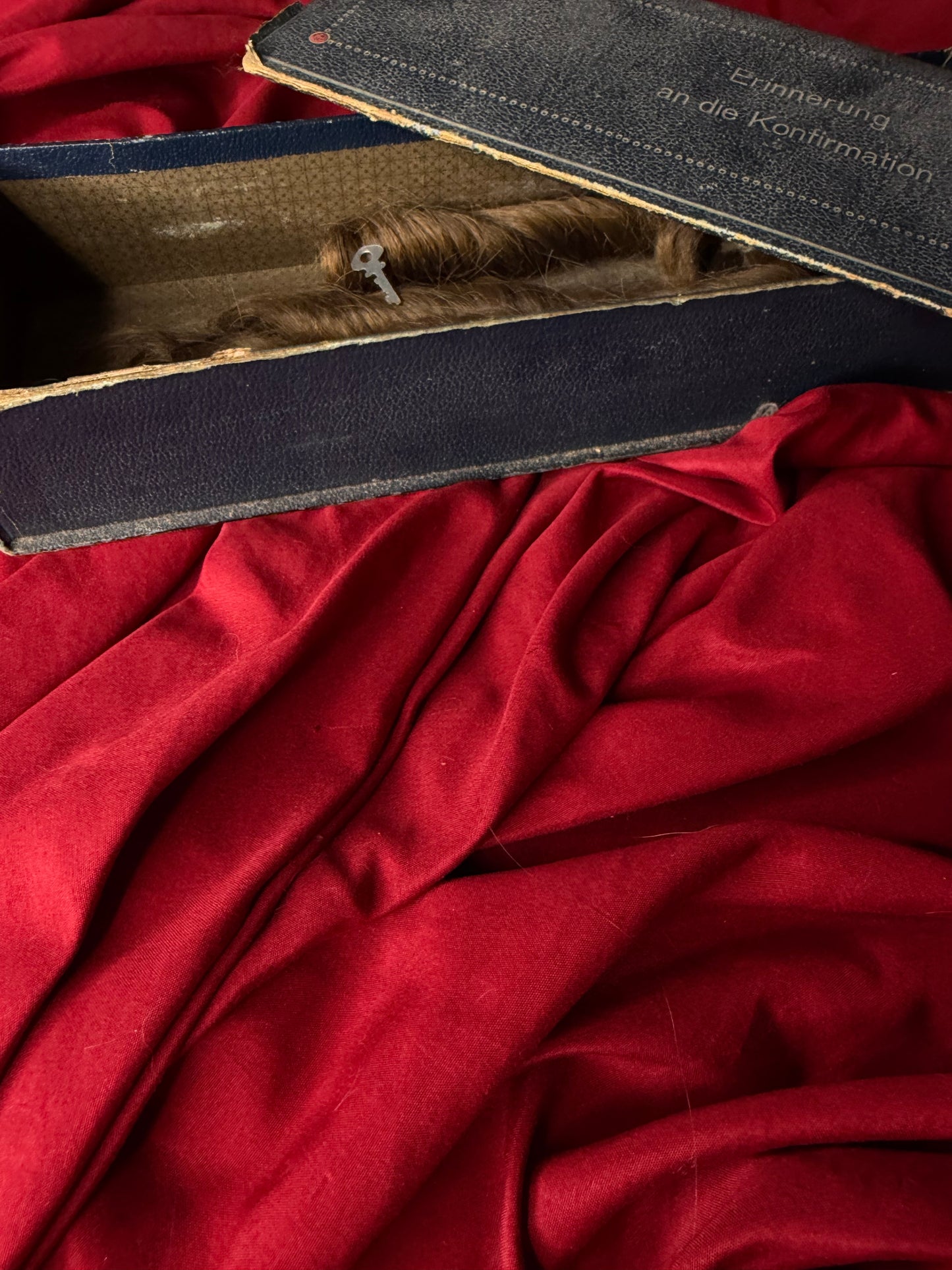 Curls in Cofirmation Box