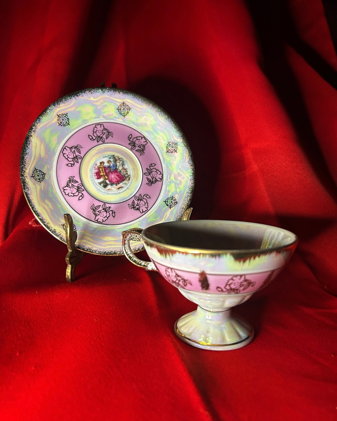 Iridescent Courting Couple Teacup & Saucer Set