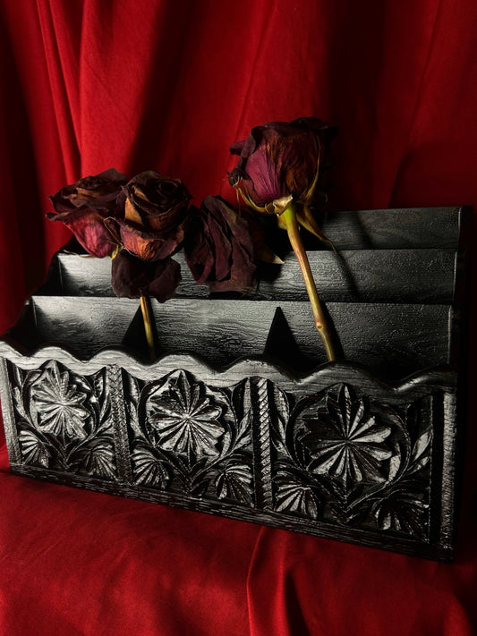 Gothic Letter Holder