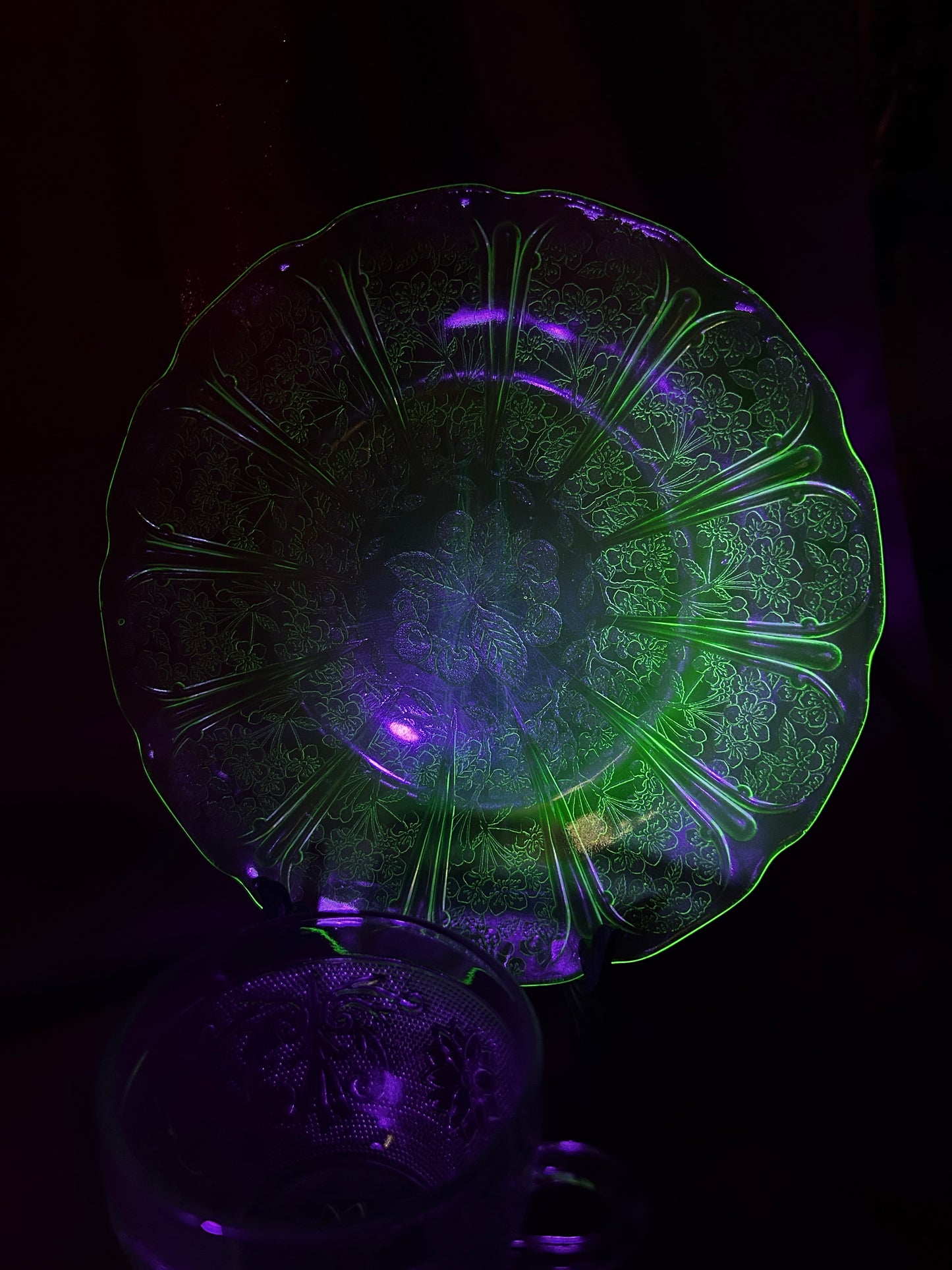 Cherry Uranium Glass Plate
