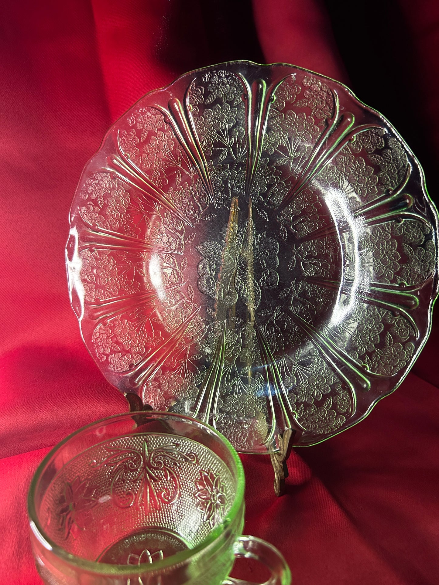 Cherry Uranium Glass Plate