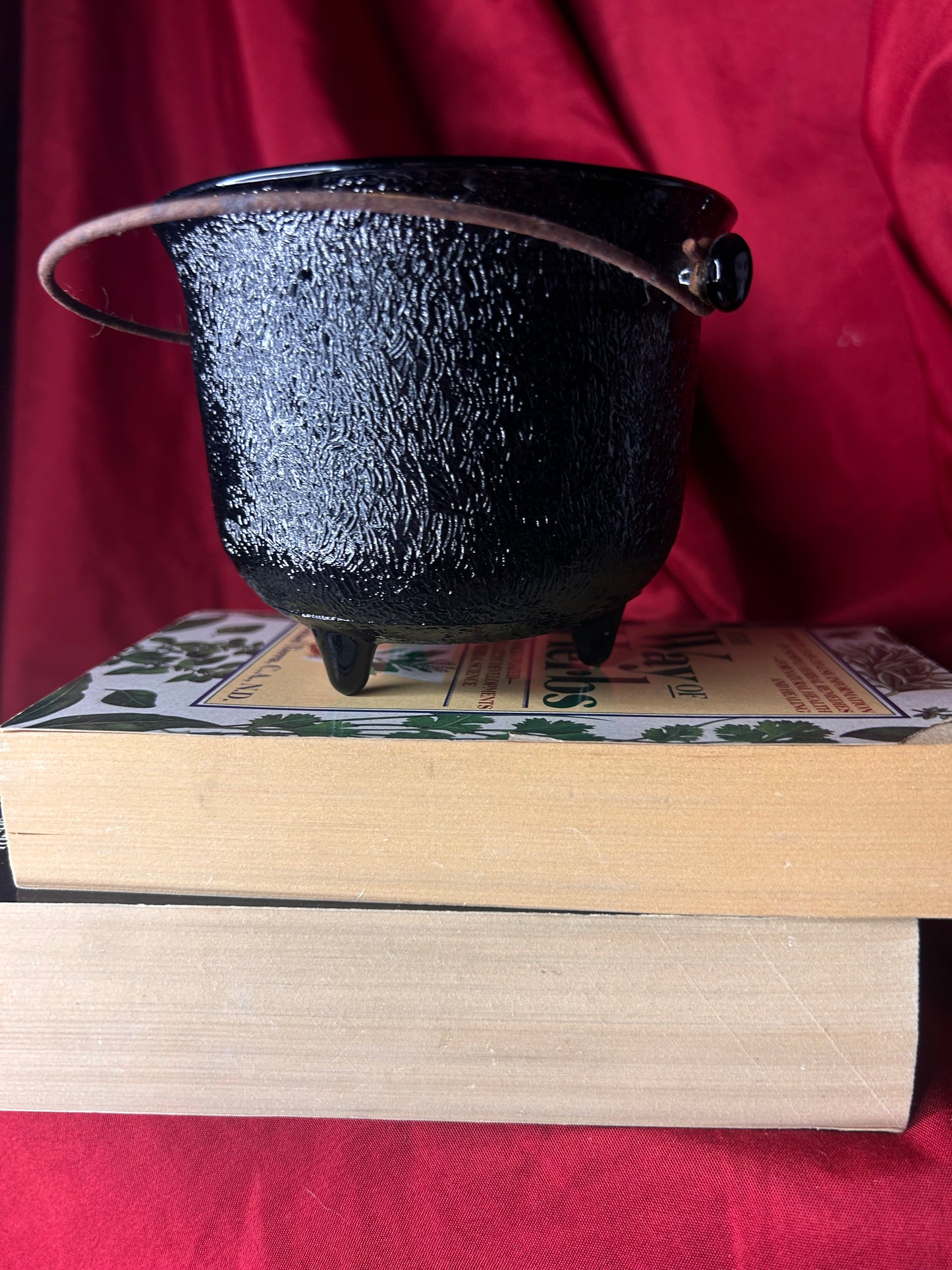 Black Amethyst Cauldron