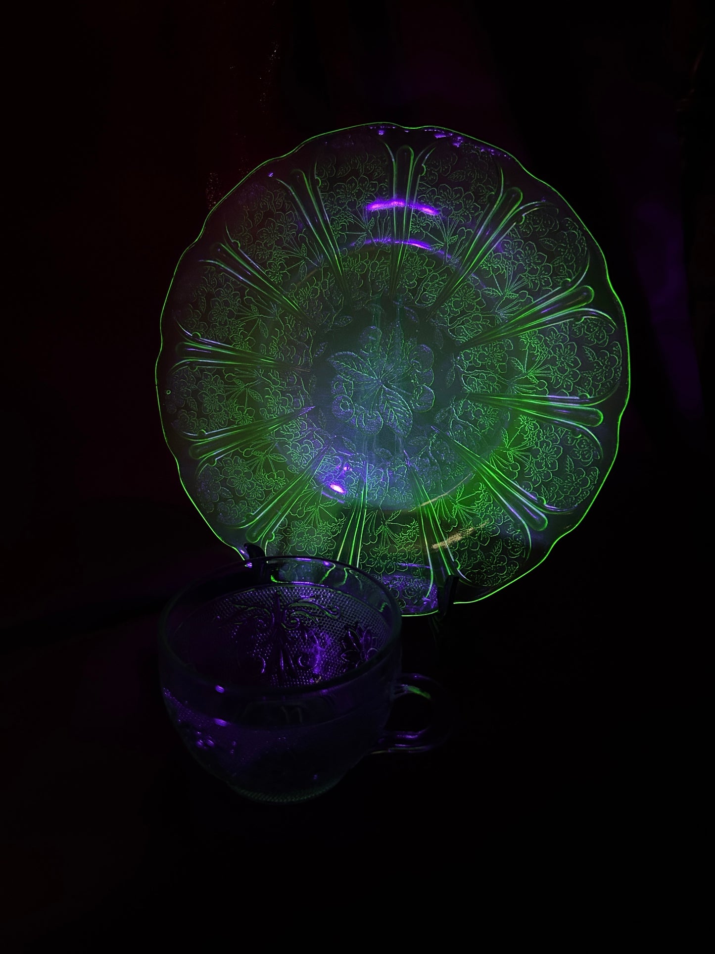 Cherry Uranium Glass Plate
