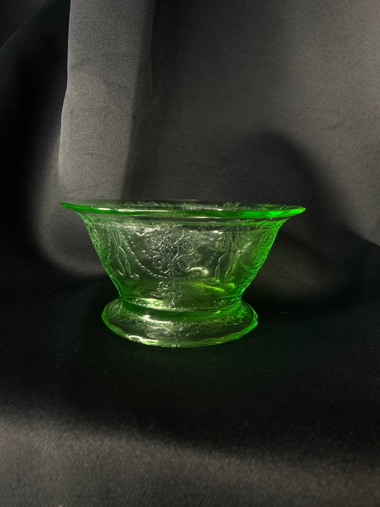 Uranium Bowknot Sherbert/Fruit Footed Dish