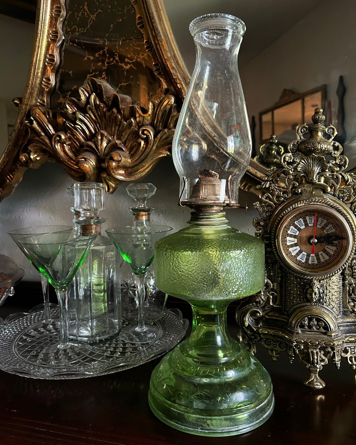 Green Oil Lamp with Mirrored Wooden Oil Lamp Holder