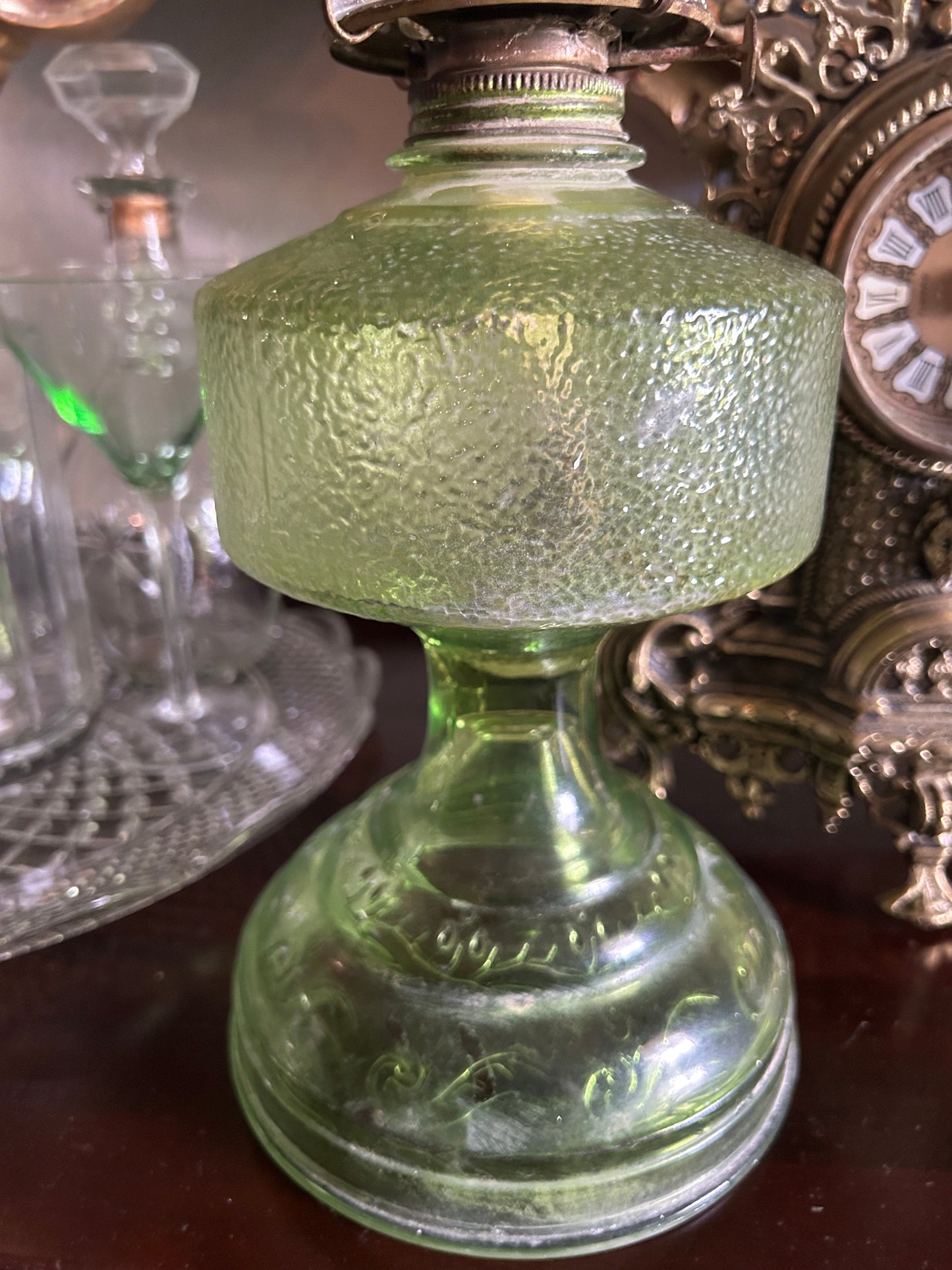 Green Oil Lamp with Mirrored Wooden Oil Lamp Holder
