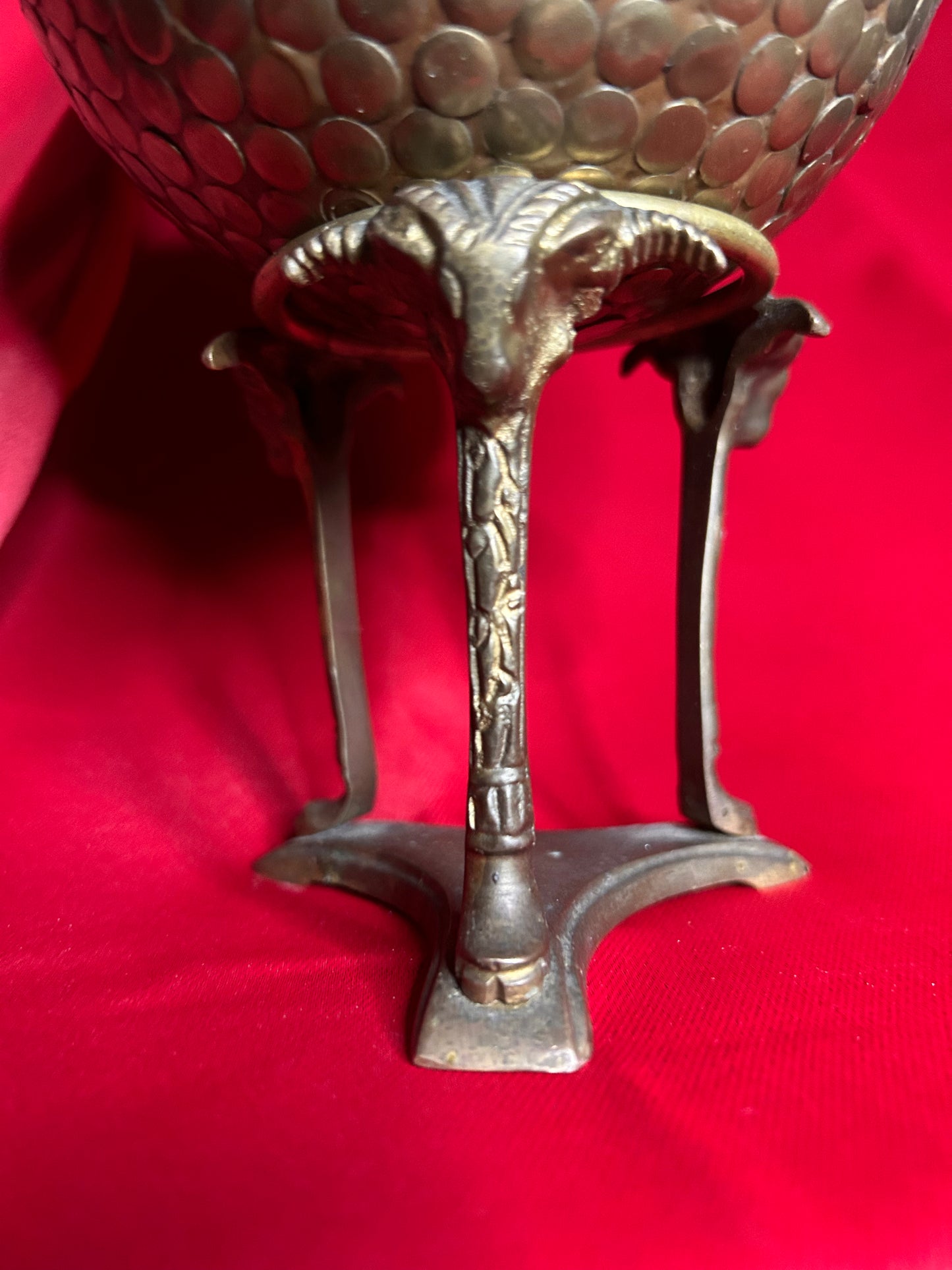 Ram Crystal Stand with Ball