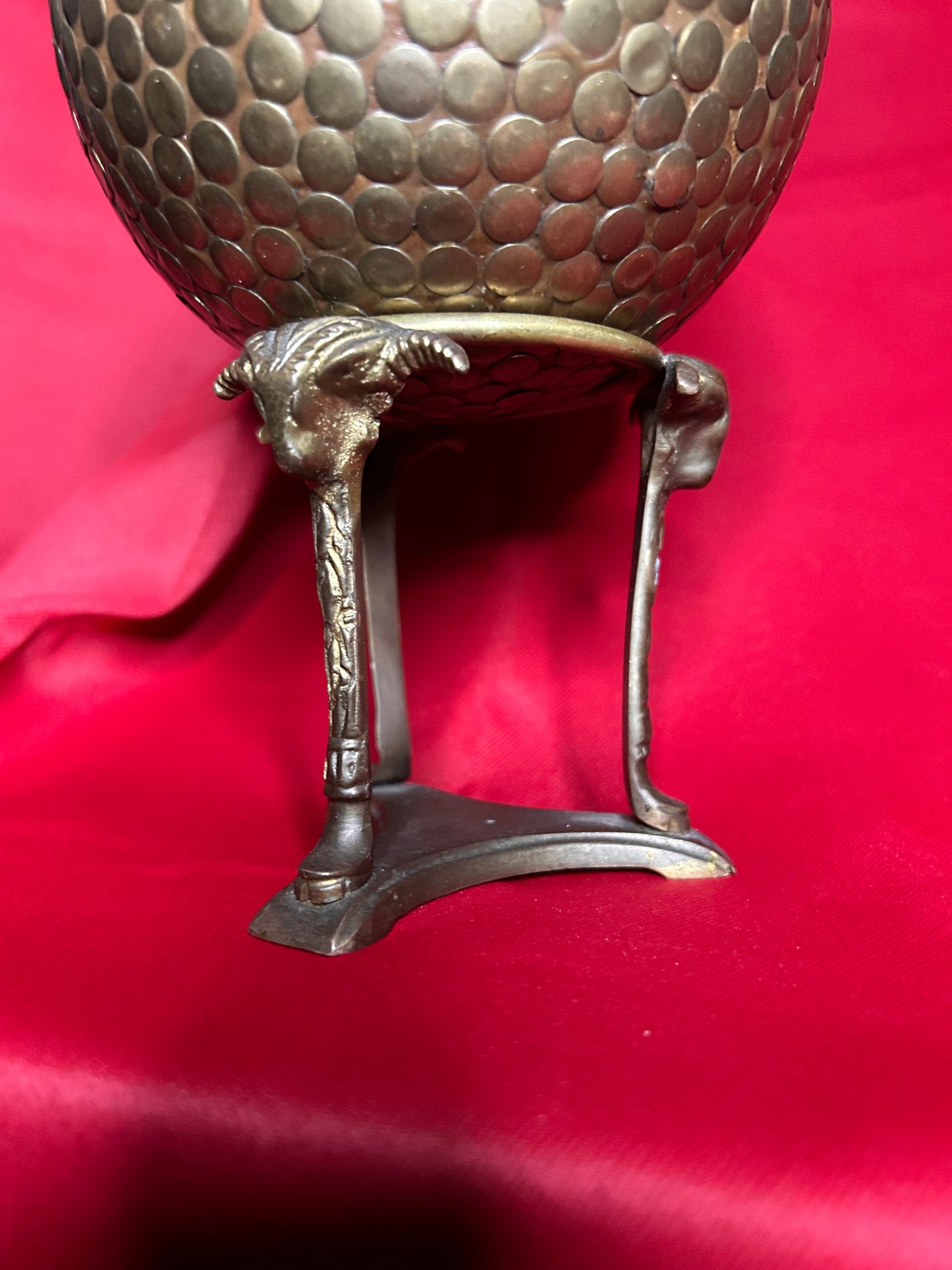 Ram Crystal Stand with Ball