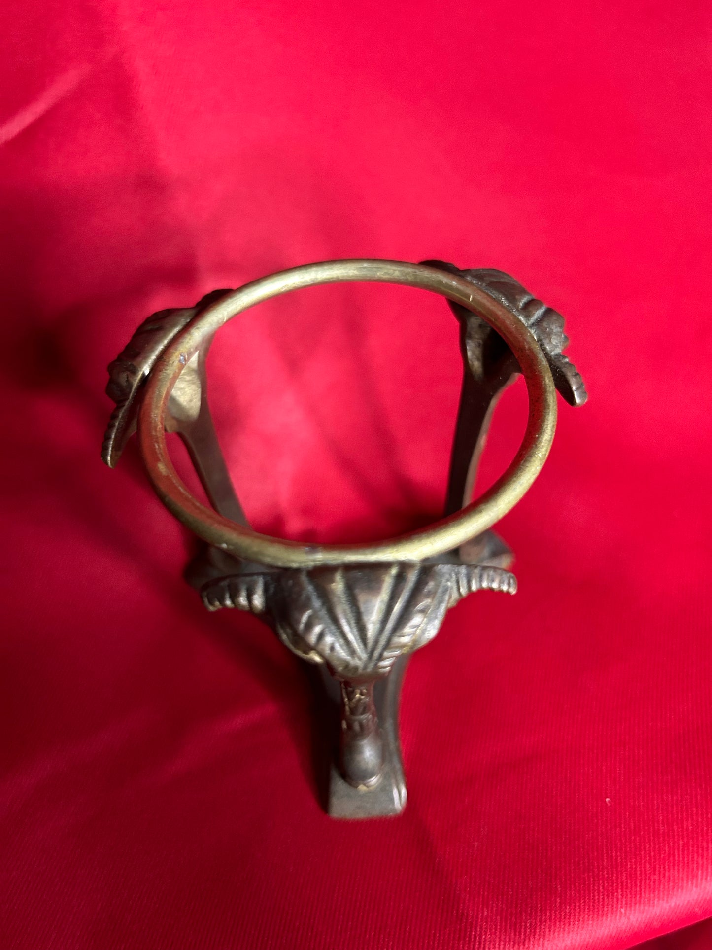 Ram Crystal Stand with Ball