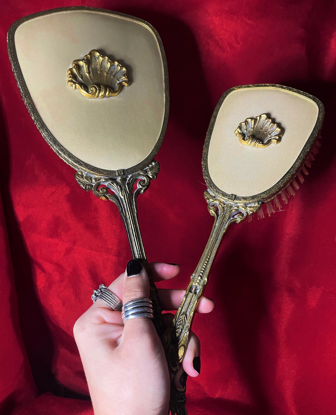 Set of Handheld Mirror and Brush