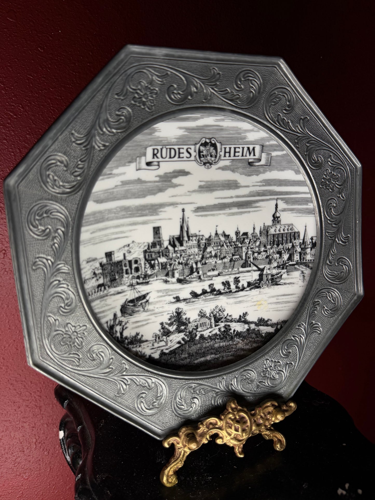 Rüdesheim Plate with Pewter Engraved Wall Plate Hanger