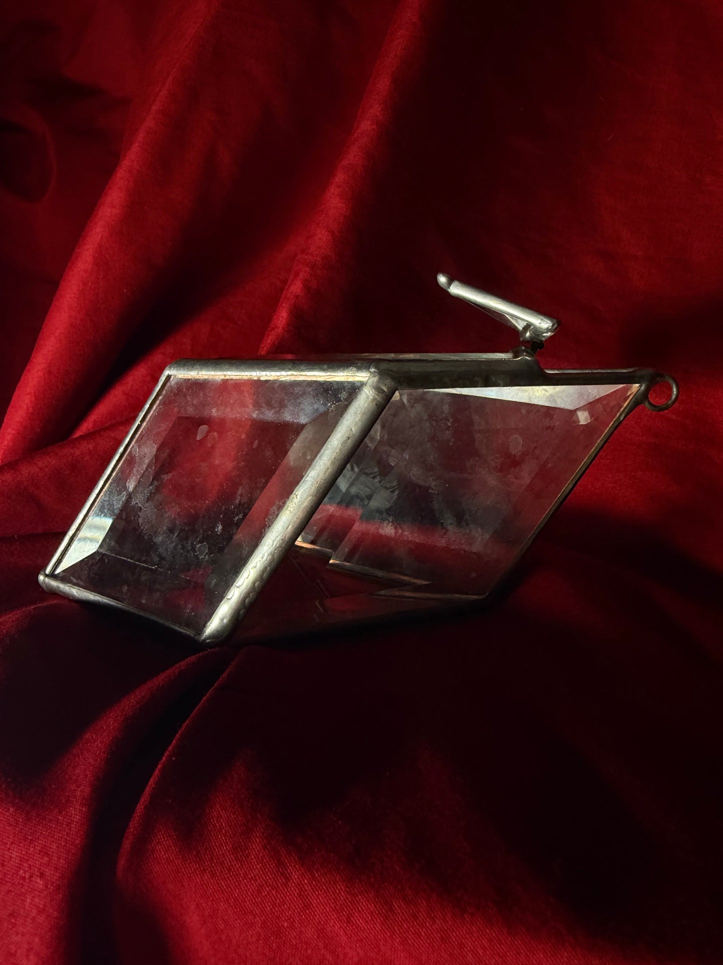 Geometric Hanging Hinged Glass