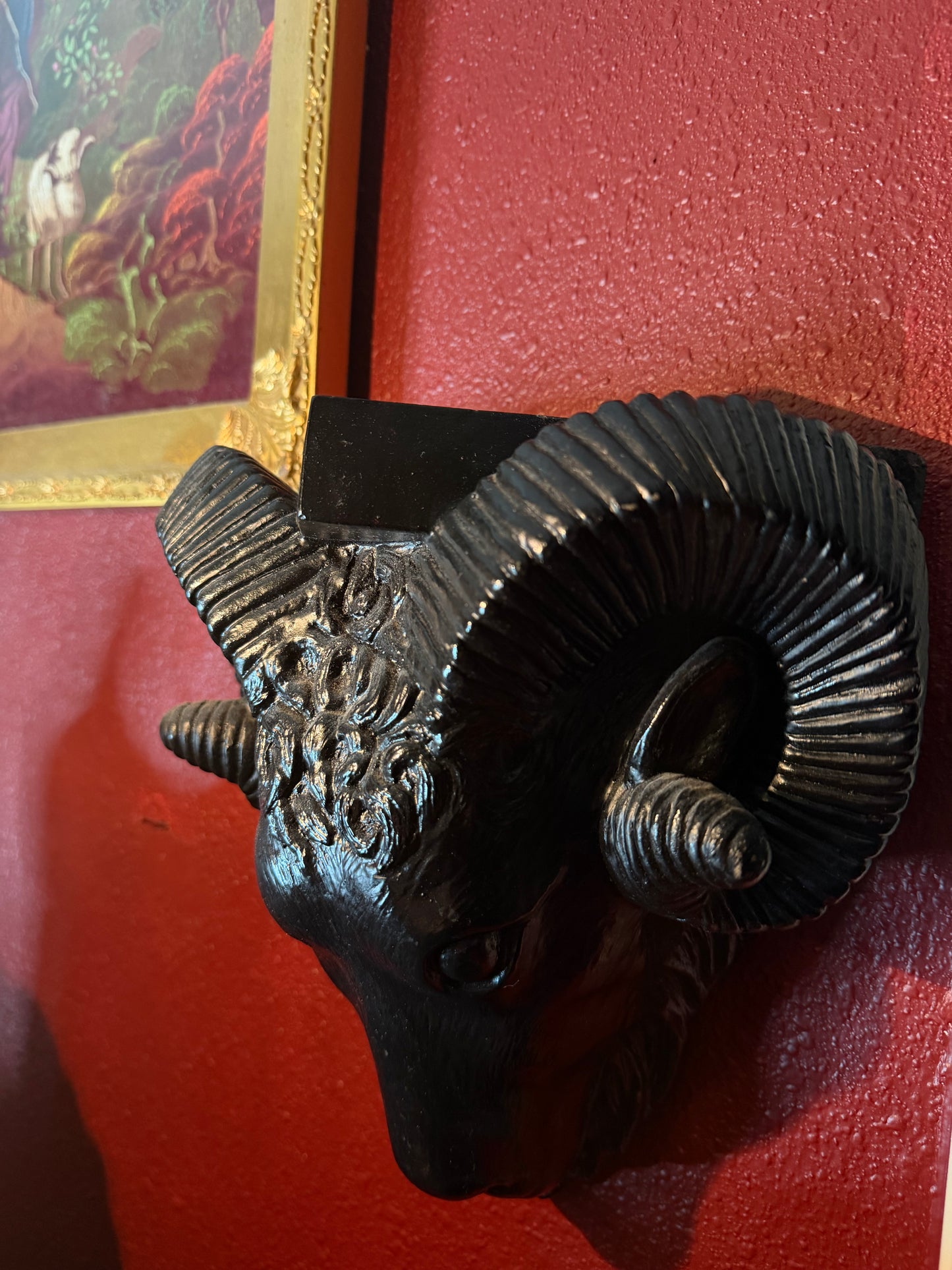 Single Ram Head Wall Shelf