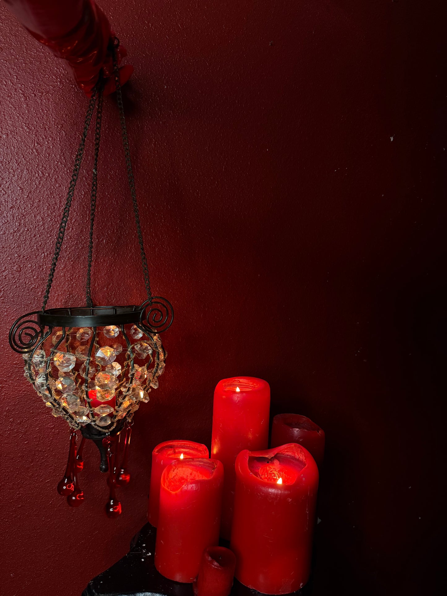 Hanging Blood Drop Crystal Tealight Holder