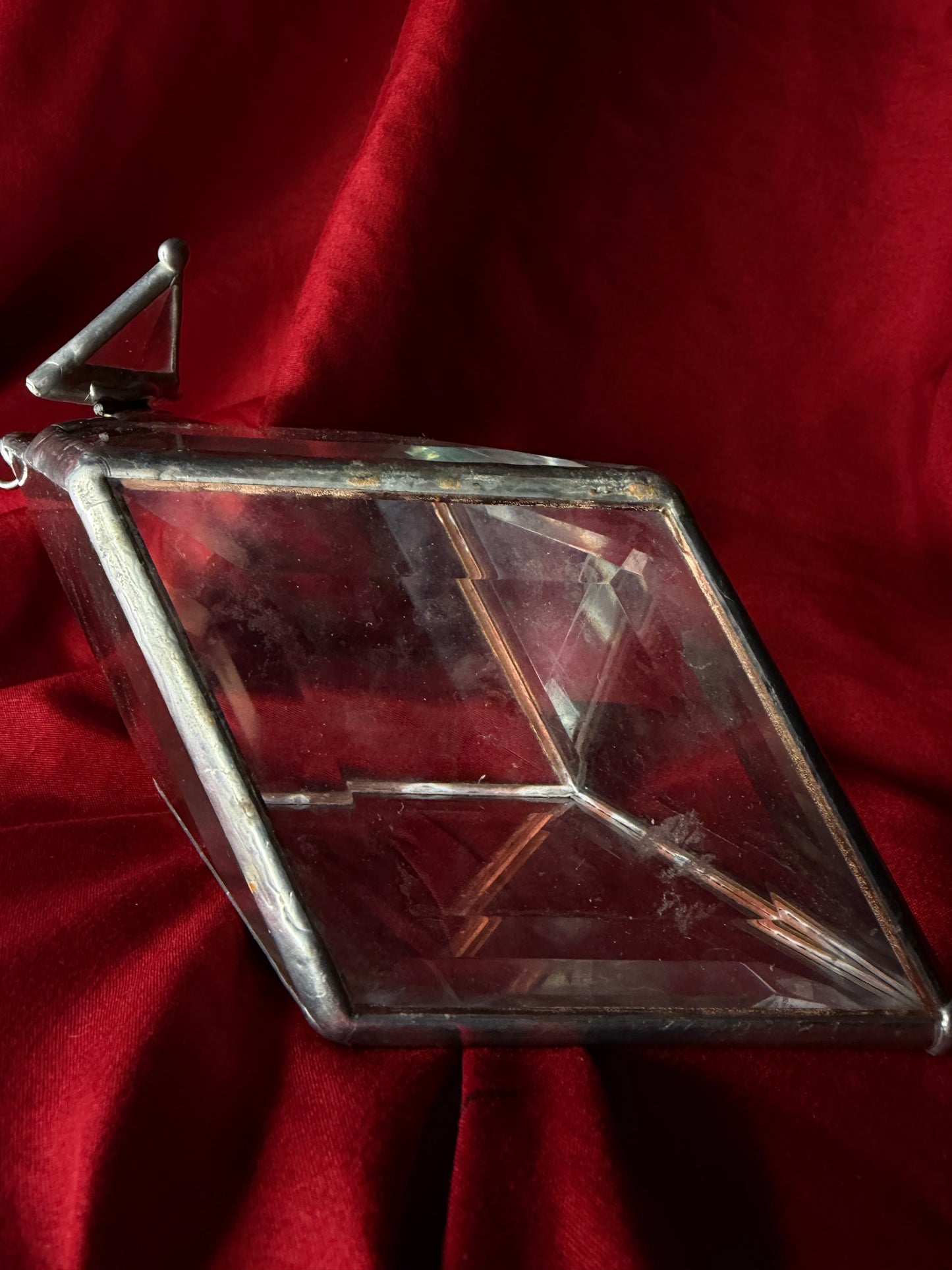 Geometric Hanging Hinged Glass